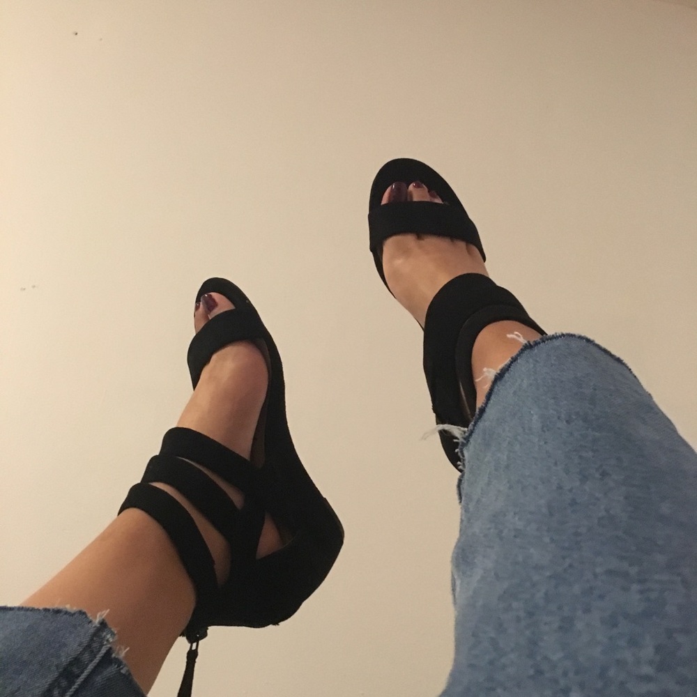 AMERICAN RAG BLACK WEDGES